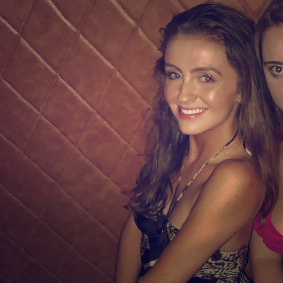 Meet your Posher, Caroline - Picture 1 of 1